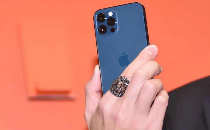洛扎苹果手机维修分享iPhone12系列重启方法教程 